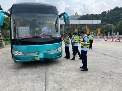 全省高速執(zhí)法系統(tǒng)扎實(shí)開展暑期道路交通運(yùn)輸安全執(zhí)法專項(xiàng)行動(dòng)